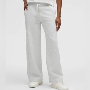 Lululemon Scuba Mid-Rise Wide-Leg Pant in Heathered Core Ultra Light Grey